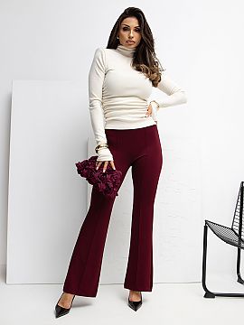 Tracksuit trousers Rue Paris  Soft sweatpants made of butter-like material, exceptionally delicate, elastic and pleasant to the touch. The model is characterized by a hig