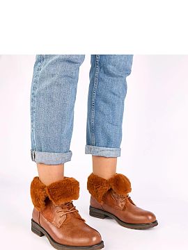 Botki Solea  Boots with fur are the perfect choice for cooler days for those who value comfort and a fashionable look. Made of durable, ecological leathe