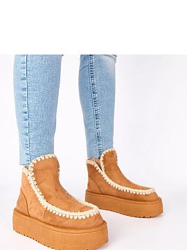 Snow boots Solea  Snow boots on a platform with decorative embroidery, slip-on, are stylish and comfortable footwear ideal for winter days. Made of high-quali