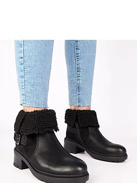 Botki Solea  Ankle boots with a rolled-up shaft with fur are a combination of comfort, warmth, and fashionable design for colder days. Made of high-quali