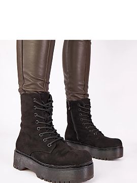 Platform boots Solea  Platform boots, tied, are practical and stylish footwear perfect for cooler days. Made of durable material, they combine comfort with trendy