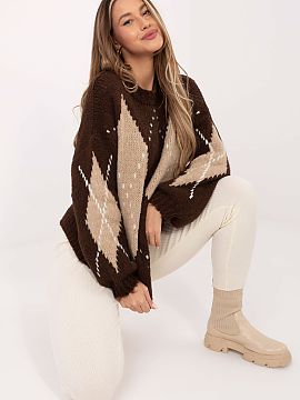 sweter Italy Moda  This stylish sweater is a proposal for women who like a combination of comfort, originality, and fashionable character. The dominant geometr