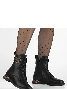 Botki Solea  Discover unique black leather ankle boots adorned with a subtle panther motif, the Ricka model from the renowned brand Filippo. It is the pe