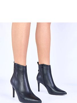 Botki Solea  Discover elegance and unique style with black stiletto ankle boots Zula from the renowned brand Gemre. These unique ankle boots are the perf