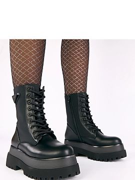 Platform boots Solea  Discover the unique style and comfort offered by the black matte platform boots from the Gemre brand. It is the perfect choice for women who