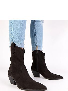 Heeled boots Solea  Black cowboy boots on the Alka post by Gemre are a combination of timeless western style with modern elegance. These fashionable women\'s an