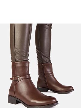 Botki Solea  Discover elegance and unique style with brown ankle boots with a buckle and padlock from Zema. These trendy block heel ankle boots are a per