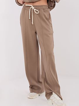 Tracksuit trousers Factory Price  These casual wide-leg sweatpants are the perfect choice for everyday, comfortable outfits. Made from a blend of polyester, elastane, and vis