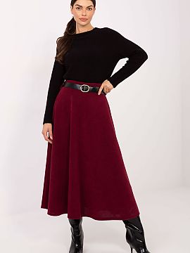 Skirt Rue Paris  Stylish and feminine knitted midi skirt, made of ribbed material with a varied texture. Thanks to the polyester and elastane blend, the mode