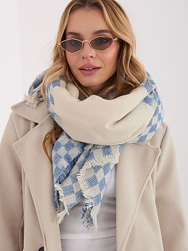 Sal AT  The scarf made of high-quality blend of viscose and wool delights with a pleasant to the touch structure and elegant finish. Its geometric, 