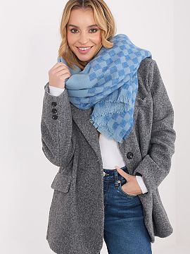 Sal AT  Scarf made of high-quality blend of viscose and wool delights with a pleasant to the touch structure and elegant finish. Its geometric, domi