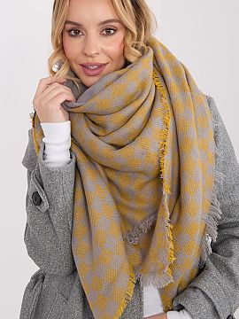 Sal AT  The shawl made of high-quality blend of viscose and wool delights with a pleasant to the touch texture and elegant finish. Its geometric, do