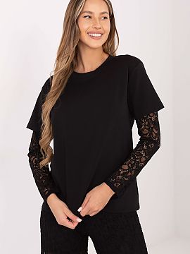 Bluzka Italy Moda  The daily women\'s blouse with a casual character combines simplicity with a delicate, feminine accent. Made of high-quality blend of cotton