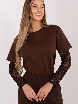 Bluzka Italy Moda  The daily women\'s blouse with a casual character combines simplicity with a delicate, feminine accent. Made of a high-quality blend of cott