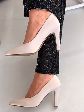 High heels Step in style