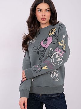 Sweatshirt Sublevel  This women\'s casual sweatshirt is the perfect choice for everyday occasions, combining comfort with a trendy look. The model stands out wit