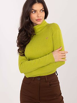golf Lakerta  An elegant turtleneck sweater is a stylish and practical wardrobe essential, perfect for cooler days. Made of high-quality blend of wool, el