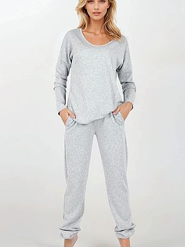 Pyjama Momenti Per Me  Women\'s pajamas that combine stylish design with comfort, perfect for sleeping and as elegant homewear. The long-sleeved blouse with a V-ne