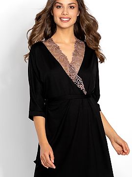 Bathrobe Momenti Per Me  Robe made of smooth fabric with 3/4 sleeves and waist tie. Robe with lace embellishments.