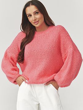 sweter Makadamia  Extremely comfortable and stylish women\'s sweater with a loose cut, perfect for cooler days. Made of soft, pleasant to the touch fabric tha