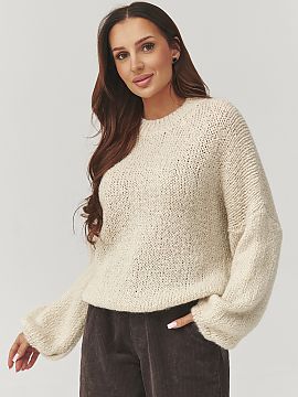 sweter Makadamia  Extremely comfortable and stylish women\'s sweater with a loose fit, perfect for cooler days. Made of soft, pleasant to the touch fabric tha