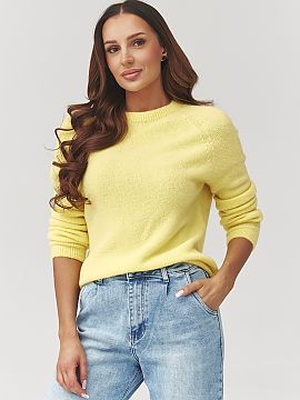 sweter Makadamia  Stylish women\'s sweater with a round neckline is the perfect choice for women who appreciate the combination of simplicity, comfort, and el
