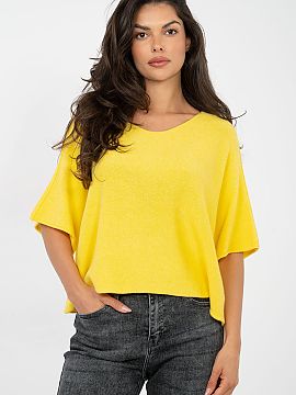 sweter Italy Moda  Elegant women\'s oversize sweater, which is perfect for both everyday wear and work. Made of a blend of viscose, polyester and nylon, it pro