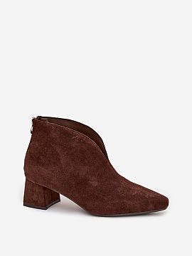 Heel boots Step in style