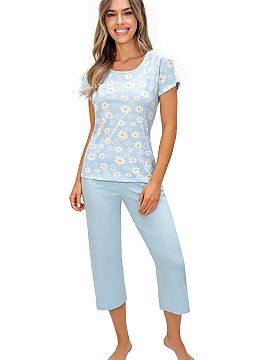Pyjama Donna  Comfortable and stylish women\'s pajamas, perfect for peaceful nights and lazy mornings. The t-shirt with a round neckline, short sleeves, a