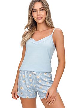 Pyjama Donna  Stylish and comfortable women\'s pajamas, perfect for warm nights. The thin-strapped top with an elegant V-neck subtly emphasizes the femini