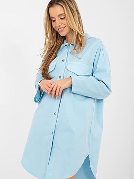 Daydress Rue Paris  Comfortable shirt dress with a loose fit, perfect for everyday styling. The model is buttoned up, with a classic collar that gives the whole