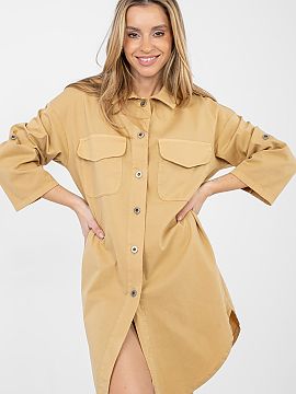 Daydress Rue Paris  Comfortable shirt dress with a loose fit, perfect for everyday stylizations. The model is buttoned, with a classic collar that gives the who