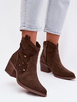 Heel boots Step in style  Cowgirl ankle boots with a lace pattern are a combination of classic western style with a modern look. Made of faux suede, they look light a