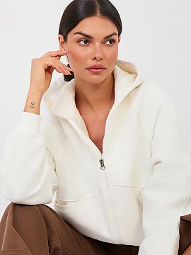 Sweatshirt Factory Price  Women\'s casual sweatshirt is a comfortable and versatile option for everyday wear. Made from a high-quality blend of cotton and polyester, 