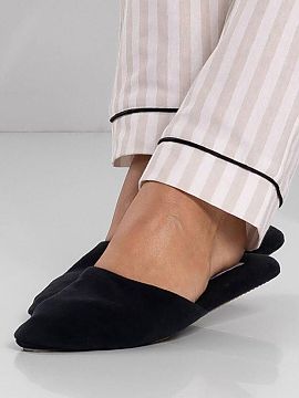 Slippers Momenti Per Me  Black women\'s slippers Momenti are a harmonious combination of minimalist elegance, comfort, and carefully selected materials. Created for 