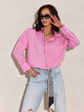 Long sleeve shirt Roco Fashion  The shirt with a loose, modern cut was designed with comfort and universal style in mind, perfect for everyday wear. The model stands out wi