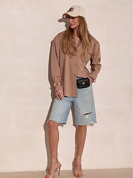 Long sleeve shirt Roco Fashion  The shirt in a loose, modern cut was designed with comfort and universal style in mind, perfect for everyday wear. The model stands out with