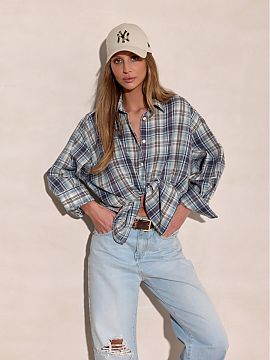 Long sleeve shirt Roco Fashion  The shirt with a loose, slightly loose fit delights with a fashionable check pattern, a classic collar, and careful finishing, which ensures
