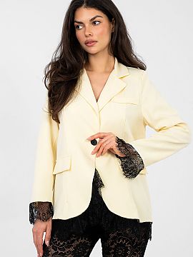Blazer Italy Moda  Elegant women\'s blazer in a timeless, classic style, perfect for formal occasions, work, and parties. The smooth cut emphasizes its univers