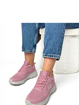 Sports footwear Solea  Sports shoes are the perfect combination of comfort and modern style. Made of high quality fabric, they provide lightness and good ventilati