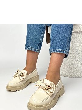 Mocassin Solea  Moccasins with a bow and metal decoration are stylish footwear that combines elegance with everyday comfort. Made of high-quality synthetic 