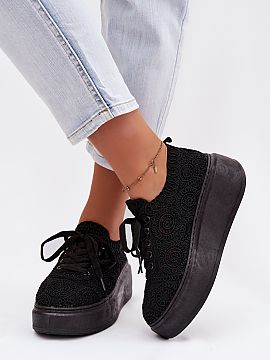 Trampki Step in style  Stylish women\'s sneakers with a crocheted upper are an original proposal for warm days. The openwork texture gives them lightness and a sum