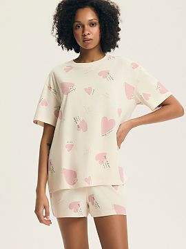 Pyjama Henderson  Comfortable women\'s pajamas are the perfect combination of comfort and casual style. The model with a round neckline and short sleeves ensu