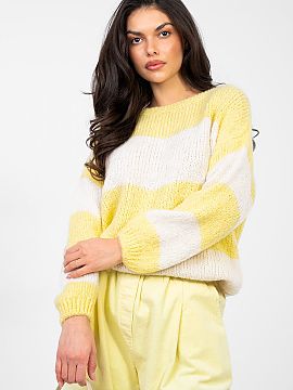sweter Italy Moda  Stylish women\'s oversized sweater is an ideal choice for everyday, casual styling. The loose fit provides freedom of movement and comfort, 