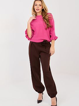 Tracksuit trousers Italy Moda  Elegant jogger pants are a combination of comfort and stylish finishing. The model with long legs and cuffs fits perfectly on the silhouette