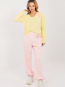 Tracksuit trousers Italy Moda  Elegant jogger-style sweatpants are a combination of comfort and stylish finish. The model with long legs finished with ribbing fits perfect