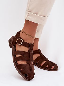 Sandals Step in style  Stylish women\'s Roman sandals are a timeless proposition for summer days. The flat heel ensures comfort all day long, and the adjustable st
