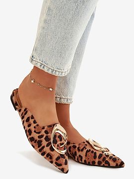 Flip-flops Step in style  Women\'s mule-style slippers made of eco-suede are a stylish proposal with an elegant character. Covered, pointed toes give the model a clas