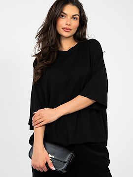 Blouse Rue Paris  Loose-fitting basic blouse is the perfect everyday choice for women who appreciate comfort and timeless simplicity. Made of a material simil