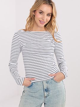 Blouse Factory Price  The fitted women\'s longsleeve blouse is a stylish proposal in a casual edition, perfect for everyday wear. The short cut beautifully emphas